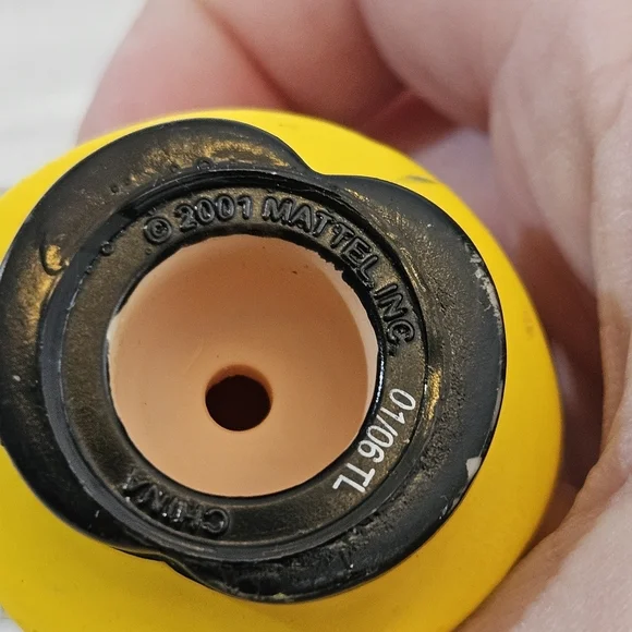 Fisher-Price Little People Fireman Holding Cat 2001 - Picture 3 of 3